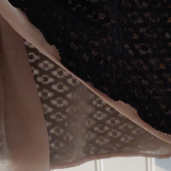 Collective Concepts Sleeveless Lace Top - Picture 5 of 7